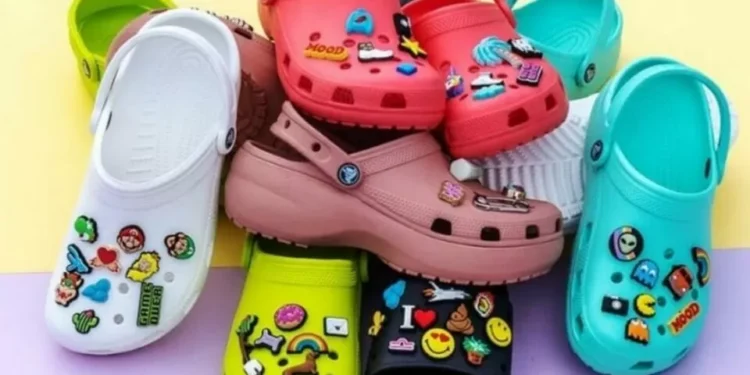 Ações da Crocs caem quase 30%