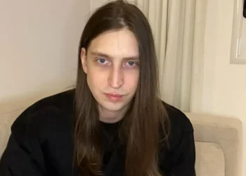 Influenciador Felca diz que anda com carro blindado e seguranças após vídeo com denúncias