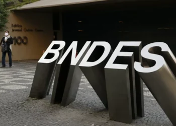 BNDES destinará R$ 10 bi em crédito para empresas taxadas em menos de 50%, diz Mercadante