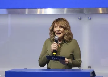 B3 e Tesouro lançam campanha com meme ‘Nazaré Confusa’ para simplificar acesso a investimentos