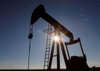 Preço do petróleo desce com aumento da produção e regresso das exportações do Iraque