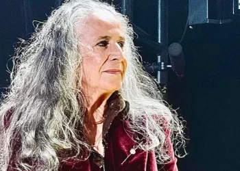Maria Bethânia inicia turnê em comemoração aos 60 anos de carreira