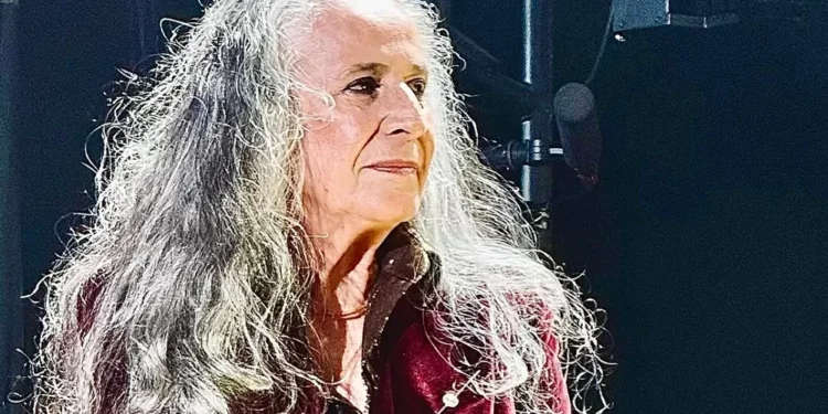 Maria Bethânia inicia turnê em comemoração aos 60 anos de carreira