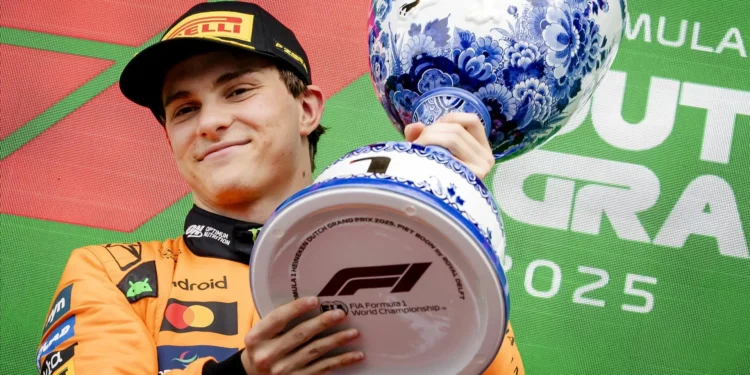 F1. Piastri vence nos Países Baixos e quadruplica vantagem no Mundial por desistência de Lando Norris
