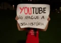 Protesto convocado pelo canal Bel Para Meninas contra YouTube tem baixa adesão em São Paulo