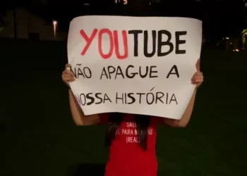 Protesto convocado pelo canal Bel Para Meninas contra YouTube tem baixa adesão em São Paulo