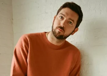 Ator de ‘Succession’ é preso nos EUA por dirigir alcoolizado