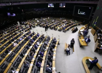 Isenção do IR e taxação das bets: como deputados e senadores votam as pautas econômicas