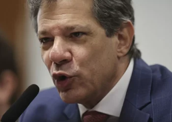 Após rejeição da Câmara, governo decide dividir projeto de compensação do IOF em dois