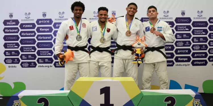 Bicampeão de judô nos JUBs mira vaga na Olimpíada de Los Angeles