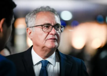 IR: Renan Calheiros cobra números da Fazenda de impacto social e avalia mudanças