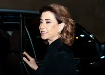 Fernanda Torres anuncia filmagens de ‘Os Corretores’, comédia dirigida por Andrucha Waddington