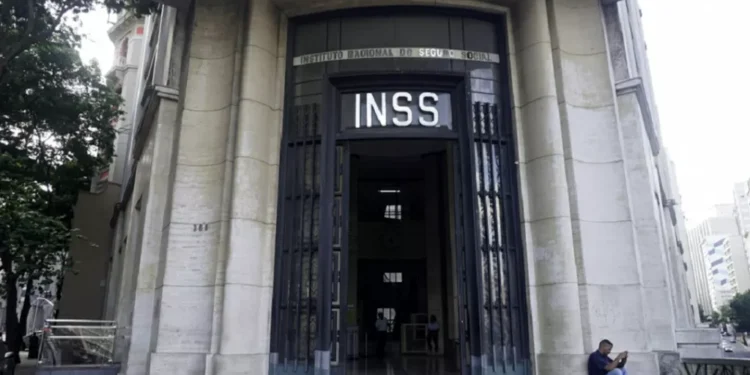 CMO aprova crédito de R$ 3,3 bi para ressarcir aposentados vítimas de fraudes