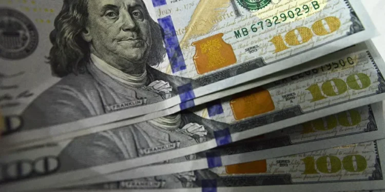 Dólar sobe e Ibovespa inicia outubro em queda em meio a ‘shutdown’ nos EUA