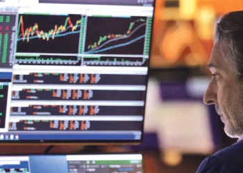 Bolsa de Lisboa abre no vermelho com Mota-Engil a liderar as perdas