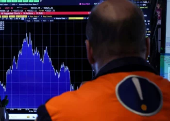 S&P 500 em máximos em dólares, mas cai mais de 20% em ouro em 2025