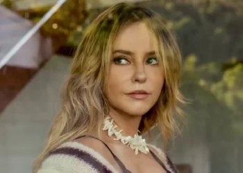 Paolla Oliveira posta imagens sensuais e brinca com onda de frio no Rio de Janeiro: ‘Casaquinho e bumbum de fora’