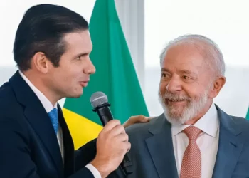 Lula celebra aprovação do projeto de isenção do IR e agradece a Motta e Lira