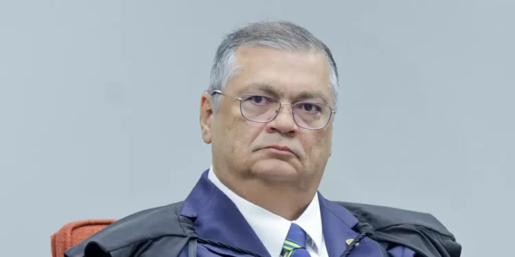 Dino vota para anular regra que reduziu aposentadoria por invalidez