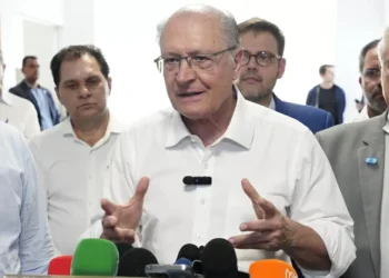 Alckmin defende projeto que retira até R$ 30 bilhões do teto de gastos para Defesa