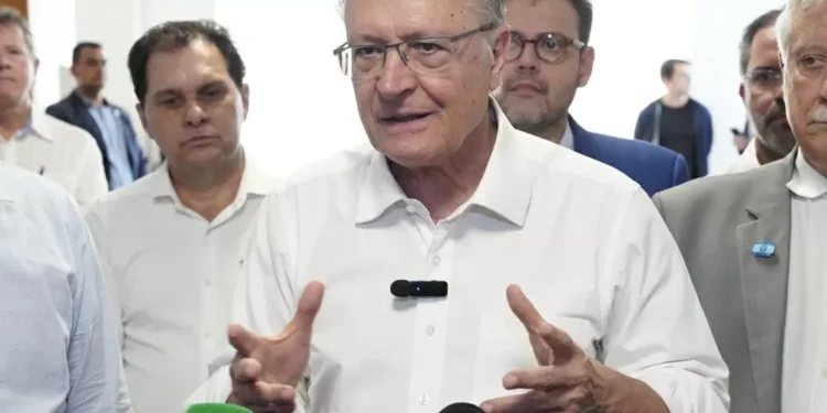 Alckmin defende projeto que retira até R$ 30 bilhões do teto de gastos para Defesa
