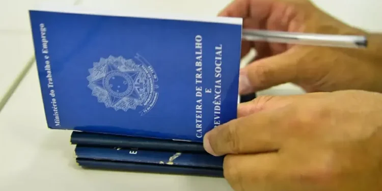 Brasil criou mais de 85 mil vagas em outubro, aponta Caged