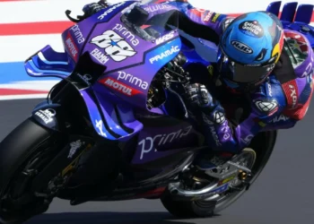 Miguel Oliveira com 21.º tempo em Valência