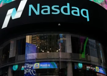 Wall Street fecha sessão com Nasdaq a liderar perdas impulsionado pela Amazon