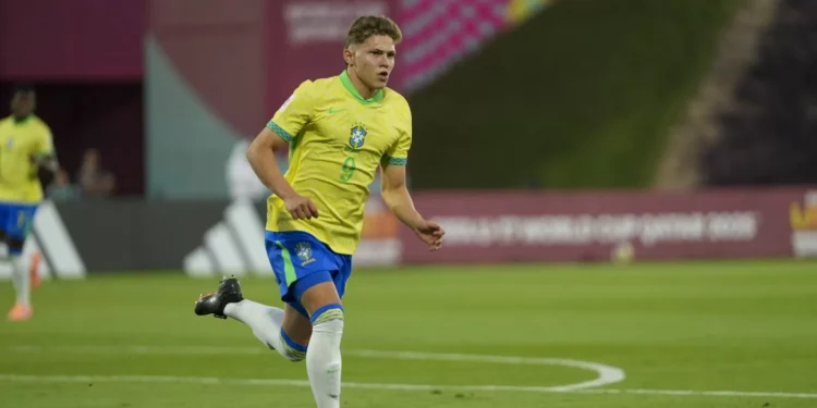 Brasil marca no último minuto e garante vaga na semi do Mundial Sub-17