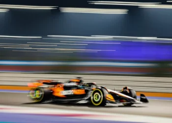 F1. Piastri ganha “pole” do sprint, Norris terceiro e Verstappen sexto