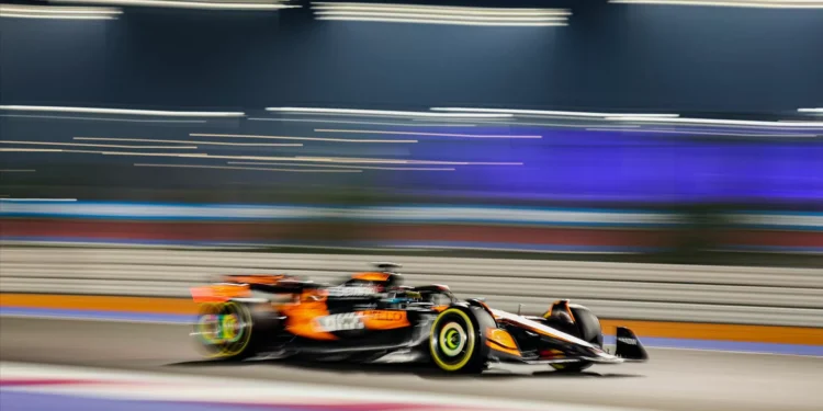 F1. Piastri ganha “pole” do sprint, Norris terceiro e Verstappen sexto