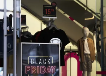 Black Friday: vendas devem movimentar R$ 5,4 bilhões em 2025, volume recorde, diz CNC