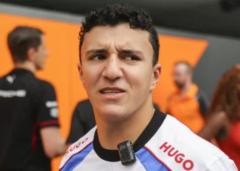 Red Bull confirma Isack Hadjar como colega de Max Verstappen em 2026