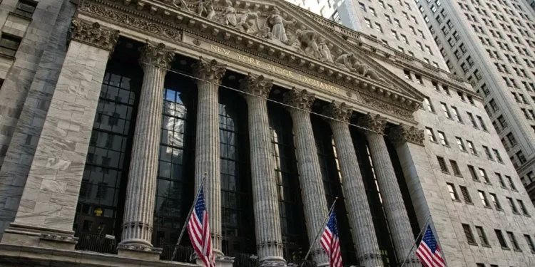 Wall Street encerra sessão apenas com Nasdaq em terreno negativo com Oracle a tombar 11%