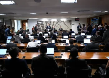 CAE do Senado aprova projeto que amplia impostos sobre bets e fintechs