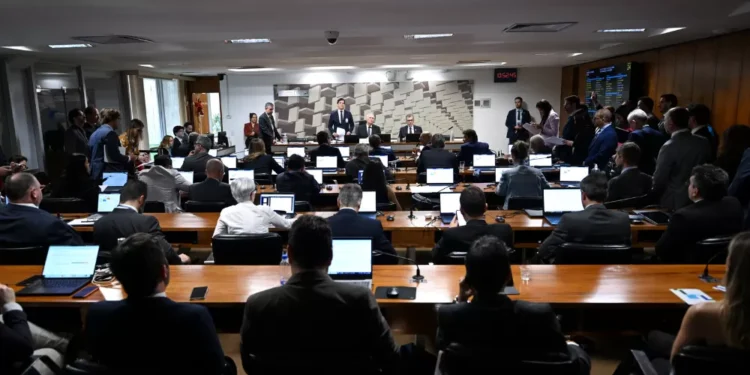 CAE do Senado aprova projeto que amplia impostos sobre bets e fintechs