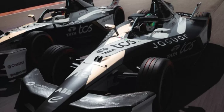 Félix da Costa abalroado na corrida de estreia da temporada