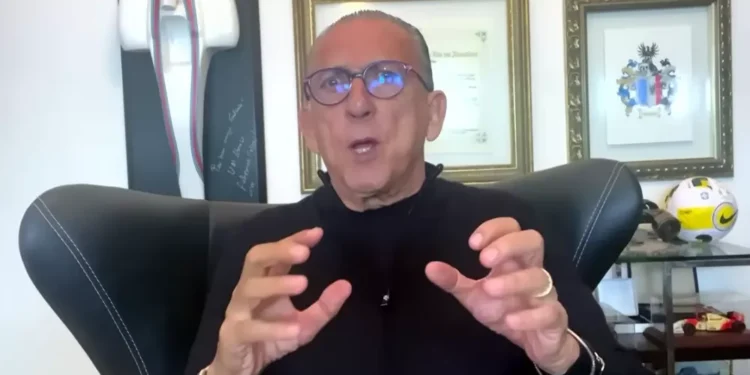 Galvão Bueno é internado para realização de exames após mal-estar