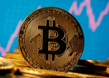 Bitcoin: lucro da mineração deve atingir máximo de 14 mil milhões de euros em 2025