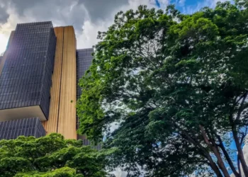 Focus reduz projeção do IPCA de 2025 para 4,32%, abaixo do teto da meta