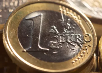 Euro avançou hoje e manteve-se no patamar dos 1,17 dólares