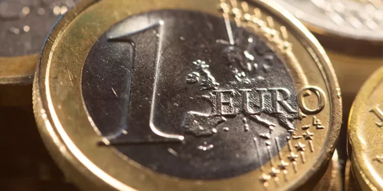 Euro avançou hoje e manteve-se no patamar dos 1,17 dólares