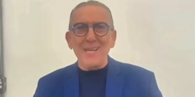 Galvão Bueno recebe alta do hospital depois de internação na véspera de Natal