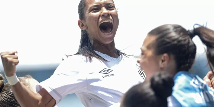 Goleadas e penalidades definem semifinalistas da Copinha Feminina