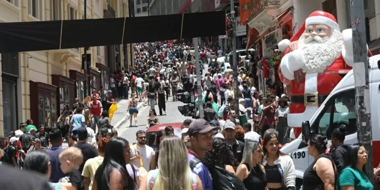 PM intensifica policiamento no centro de SP durante período de compras