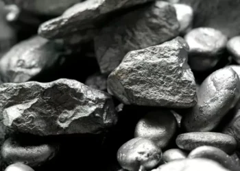 Prata alcança novo máximo histórico ao superar os 100 dólares por onça