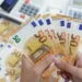 Euro ultrapassa 1,18 dólares e toca máximo desde setembro