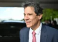 Reunião entre Lula e Trump pode definir permanência de Haddad