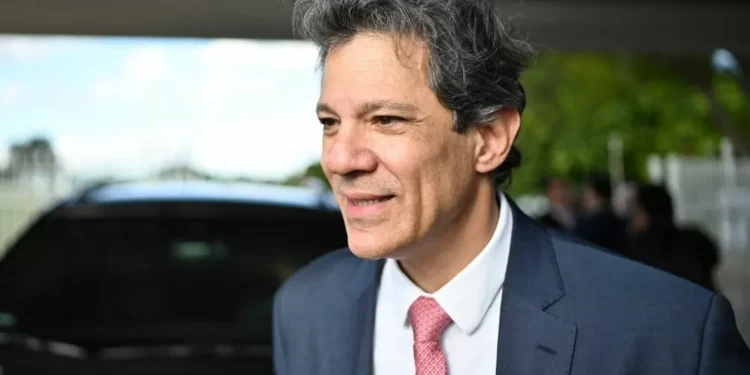 Reunião entre Lula e Trump pode definir permanência de Haddad
