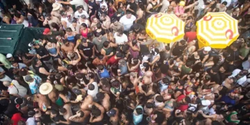 Carnaval deve injetar R$ 3 bi na economia de SP